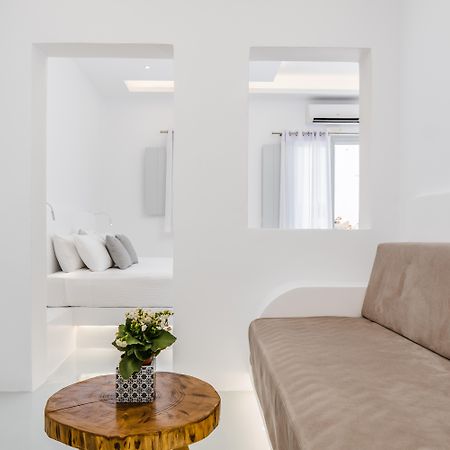 Serenita Luxury Suites Akrotírion Екстериор снимка