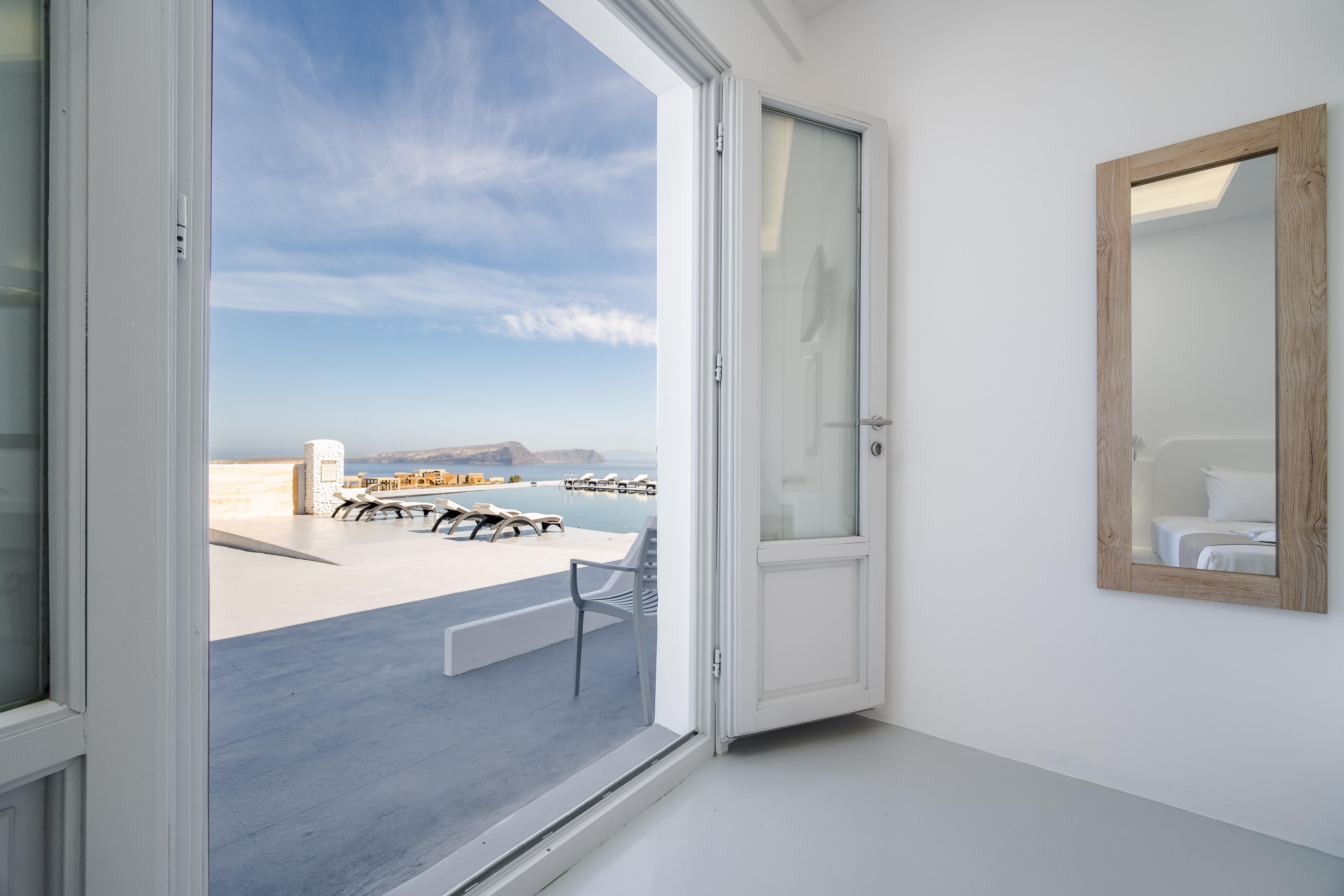 Serenita Luxury Suites Akrotírion Екстериор снимка