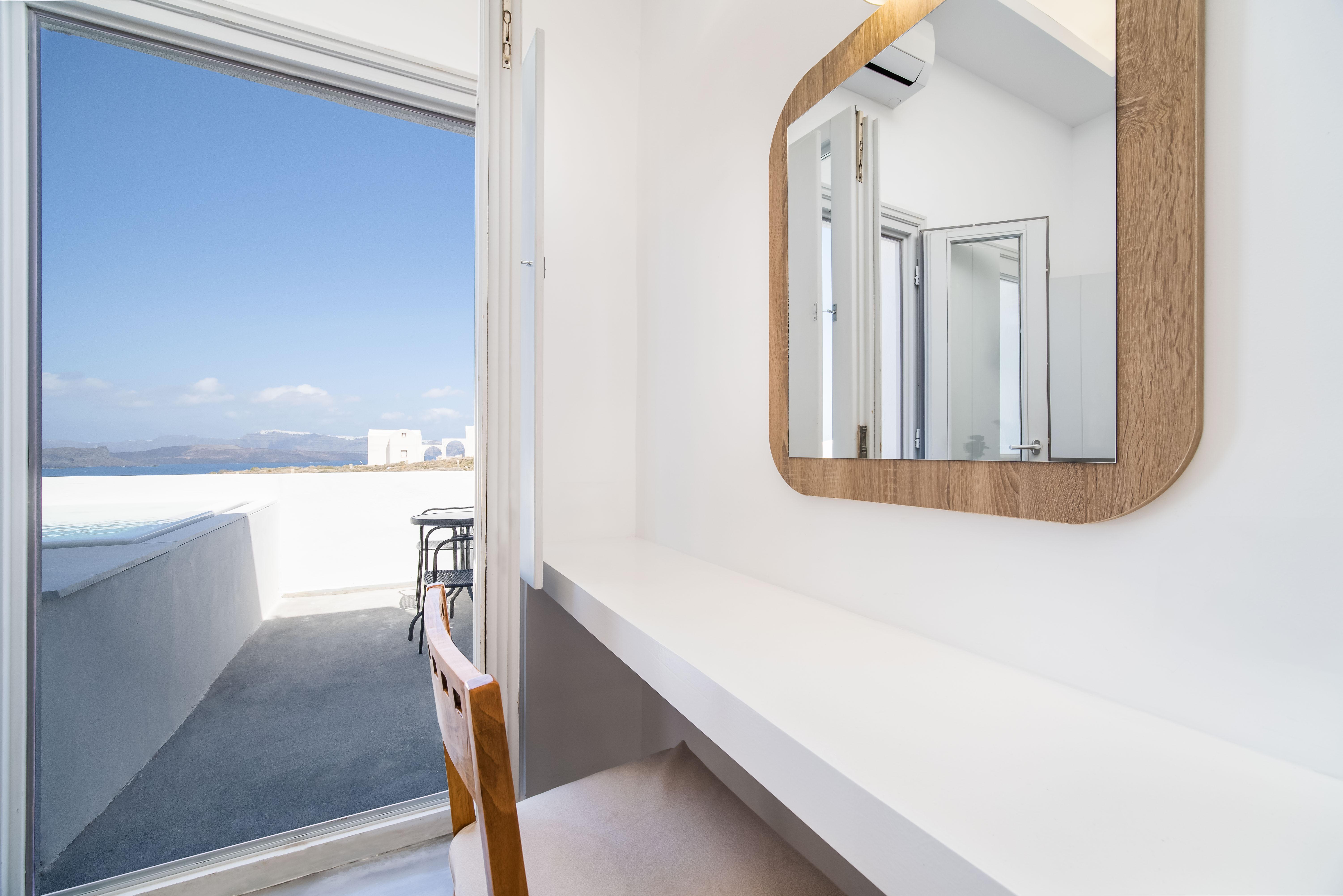 Serenita Luxury Suites Akrotírion Екстериор снимка