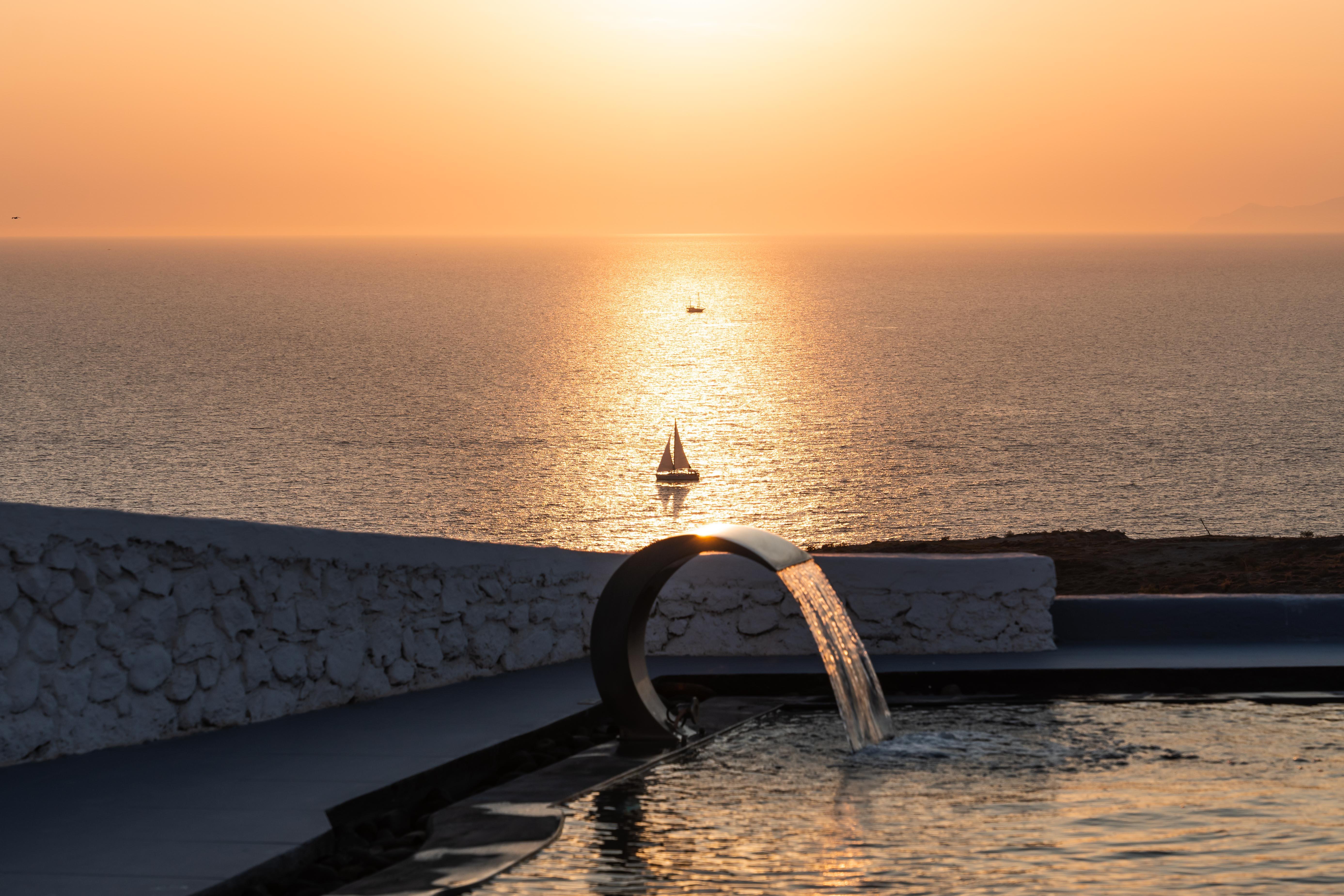 Serenita Luxury Suites Akrotírion Екстериор снимка