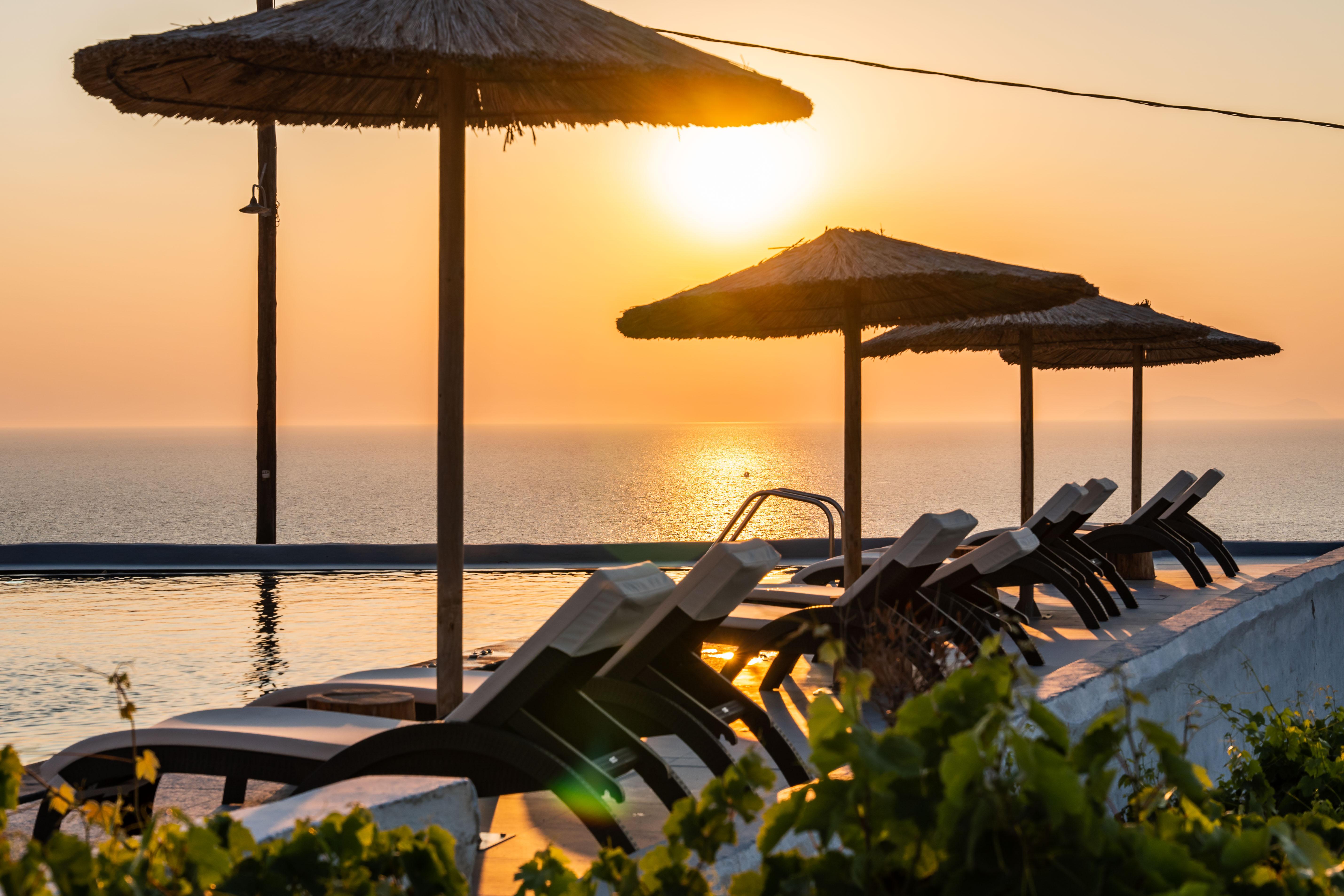 Serenita Luxury Suites Akrotírion Екстериор снимка