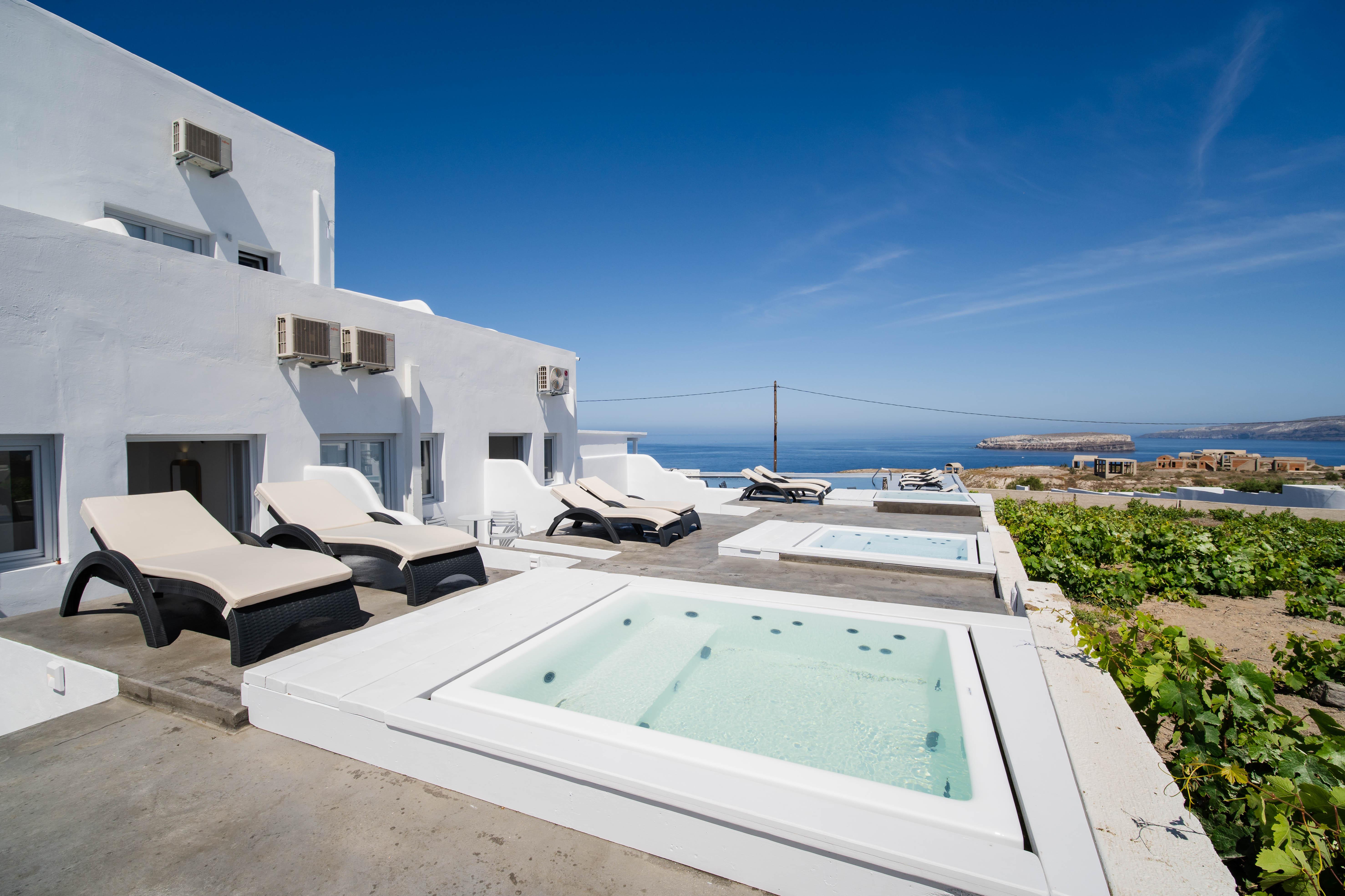 Serenita Luxury Suites Akrotírion Екстериор снимка