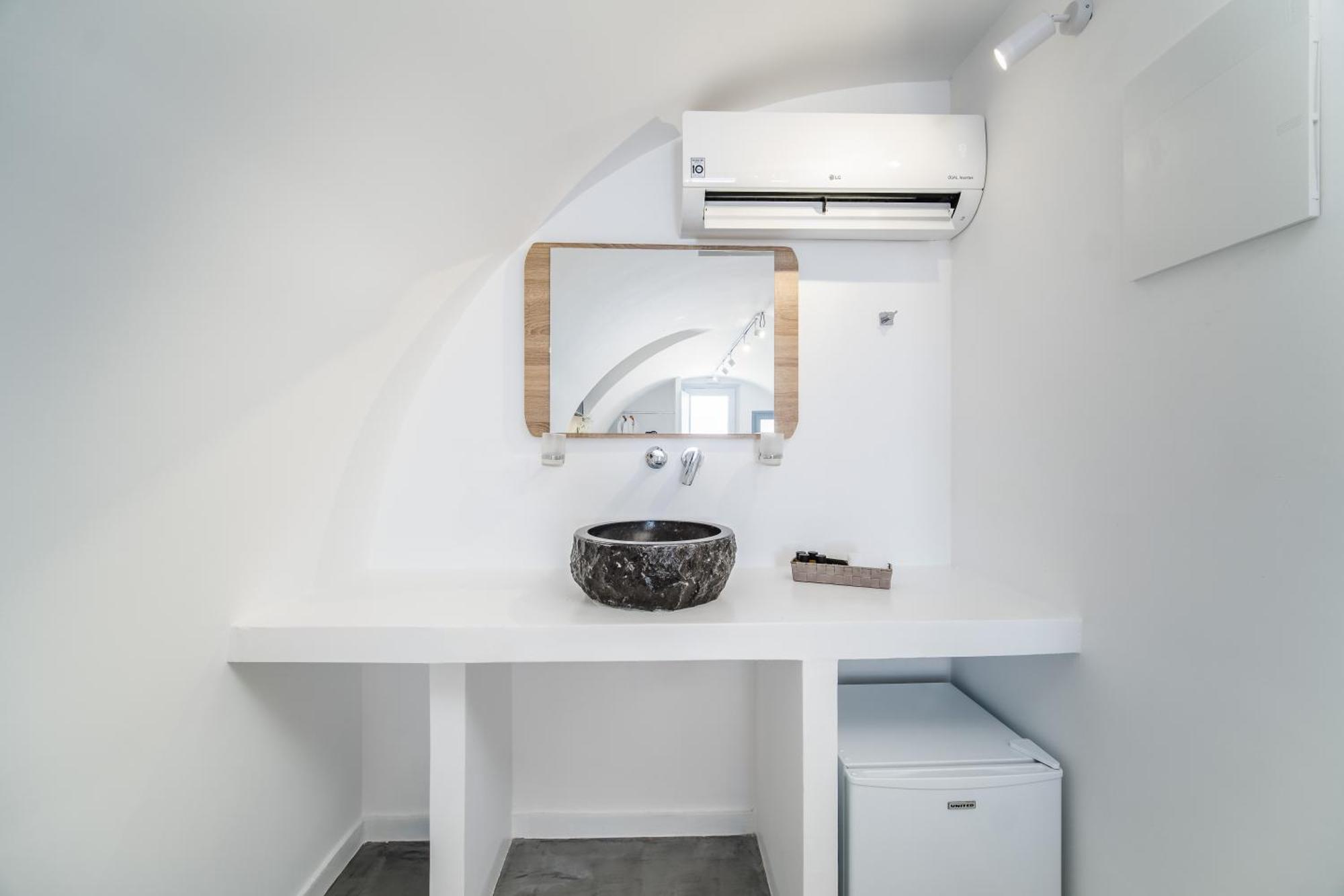 Serenita Luxury Suites Akrotírion Екстериор снимка