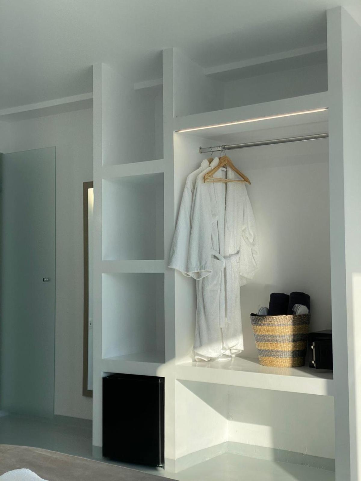 Serenita Luxury Suites Akrotírion Екстериор снимка