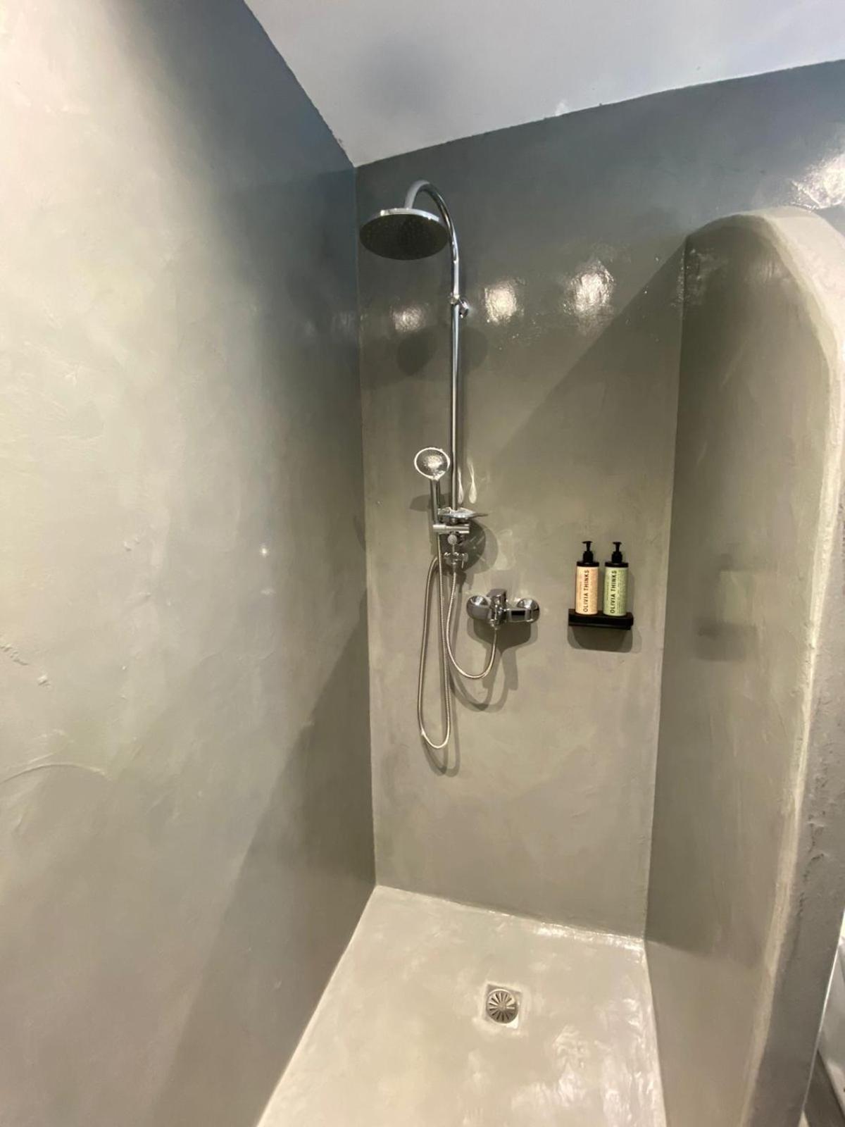 Serenita Luxury Suites Akrotírion Екстериор снимка